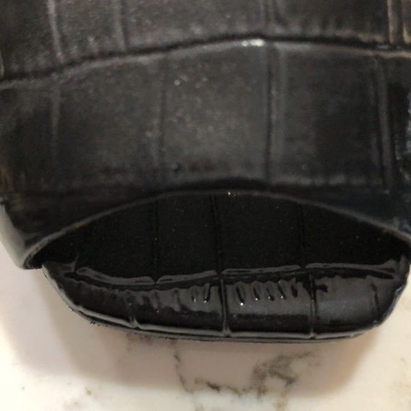 Tahari 61/2 black leather open toed shoes. - Picture 8 of 8